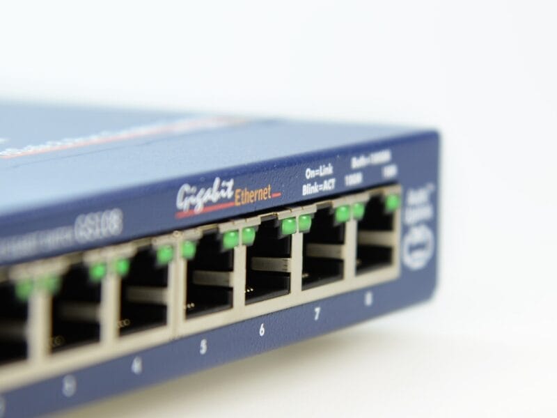 สวิตช์และฮับ (Switch Hub) เชื่อมต่อคอมพิวเตอร์ อินเทอร์เน็ตไหลลื่น